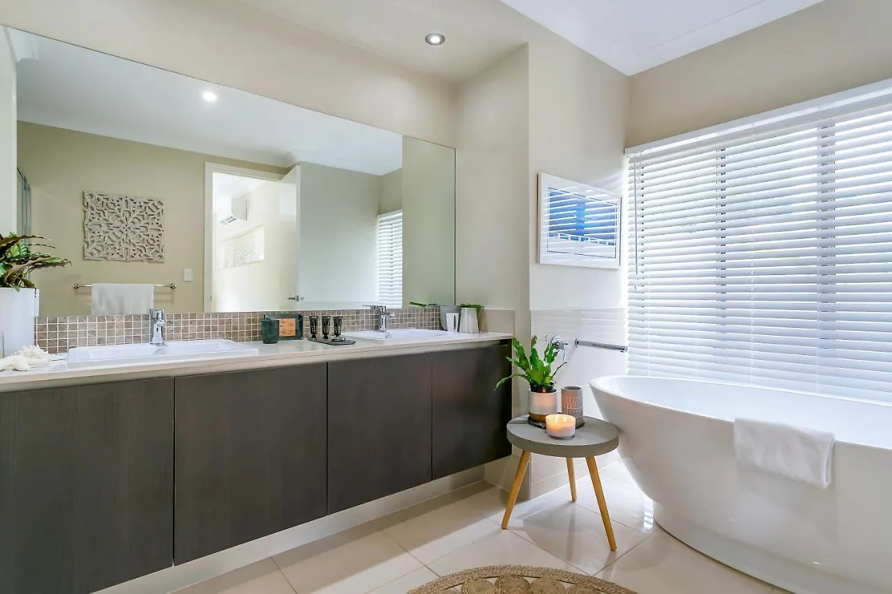 Holiday home Escapades @ Palm Cove Villa