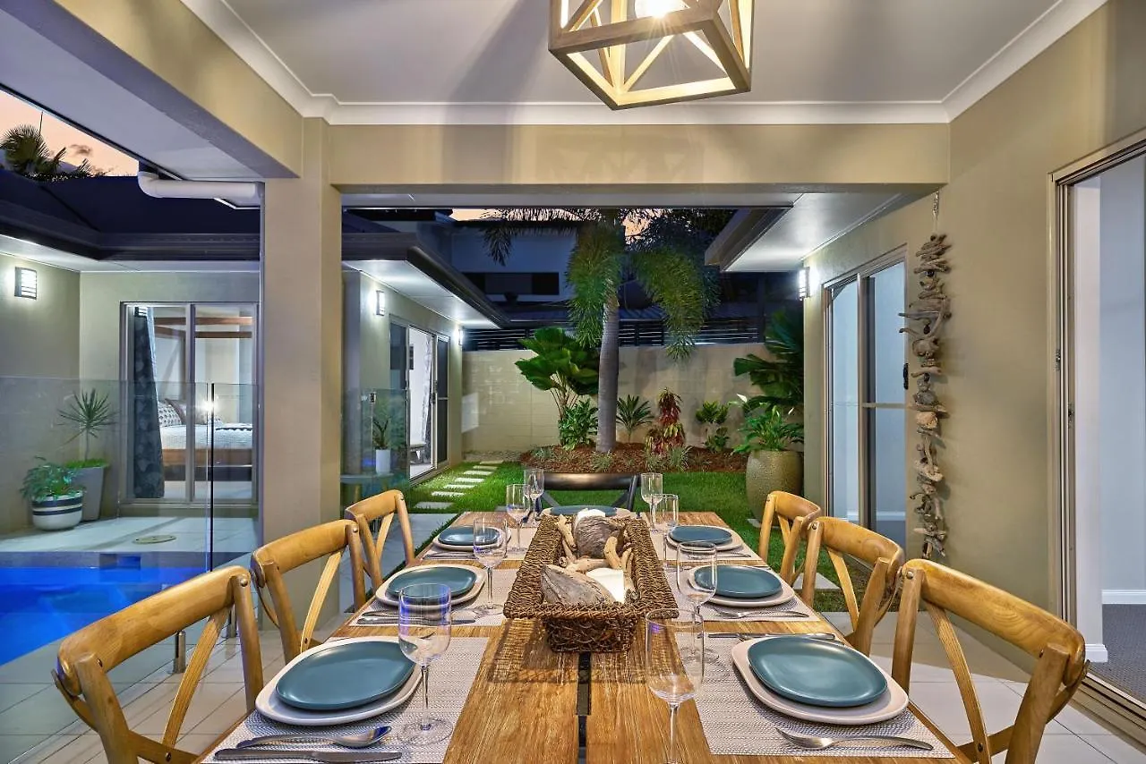 Holiday home Escapades @ Palm Cove Villa
